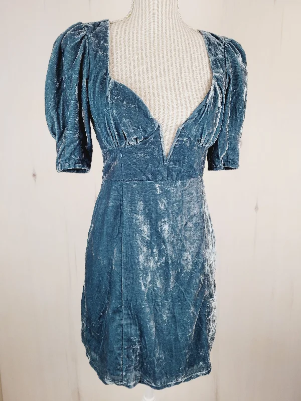 FOREVER 21 VELOUR DRESS LADIES MEDIUM PRE-LOVED