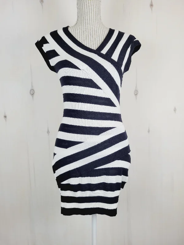 LE TEMPS DES CERISES BLACK AND WHITE FITTED DRESS LADIES MEDIUM PRE-LOVED