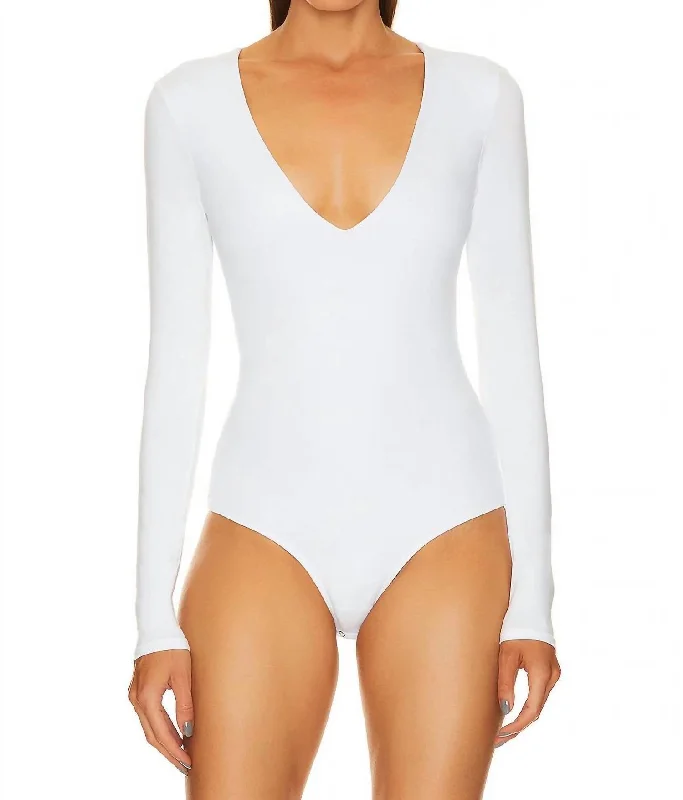 Luxe Knit L/s V-Neck Bodysuit In White Comfortable Sports Bodysuit