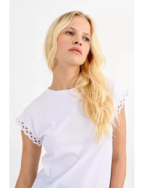 Round neck lace trim white